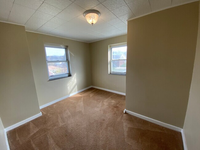 Building Photo - 154 Columbus Way