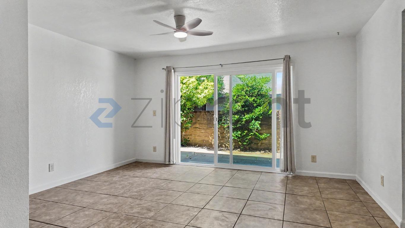 Building Photo - Unit B