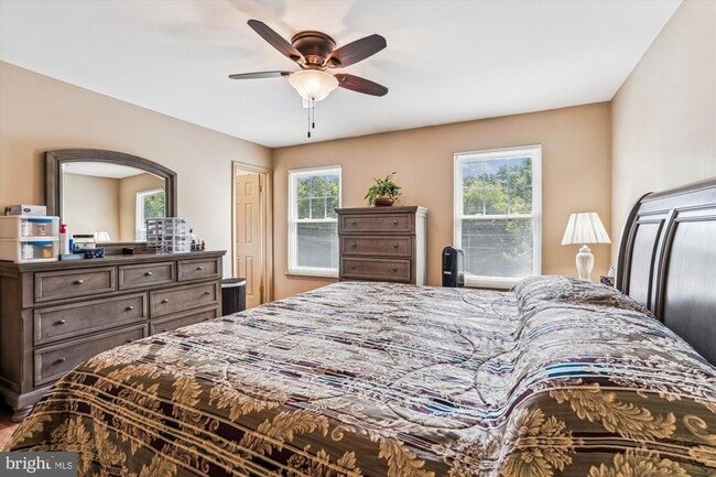Building Photo - 10902 Valley Brook Dr