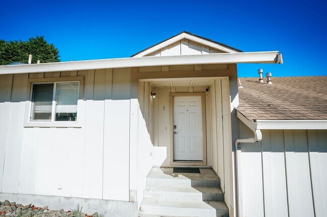 Building Photo - 4190 Hillside Ct