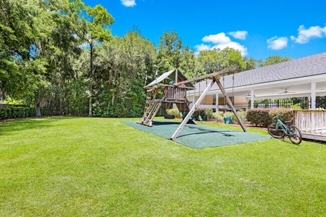 Building Photo - 564 Foxtail Dr