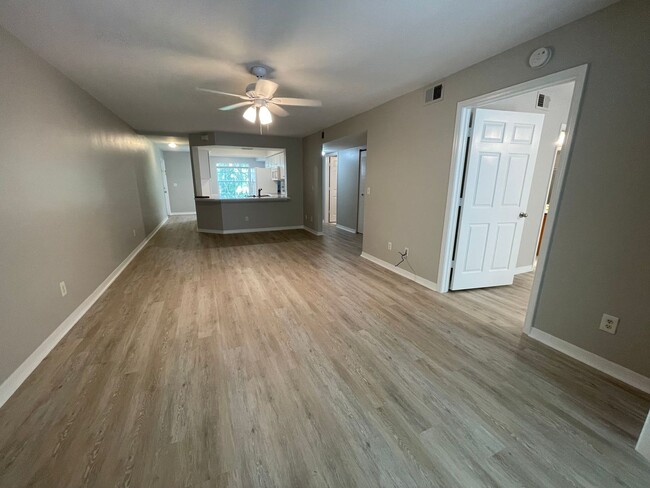 Building Photo - ANNUAL RENTAL - PINE HAVEN-2 BED/2 BATH --...