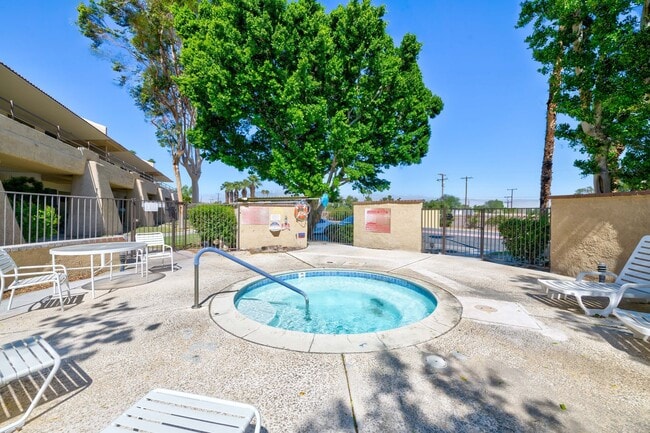 Building Photo - Palm Springs Villas Condo