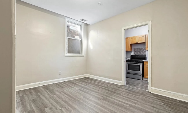 Building Photo - 255 W Lombard St