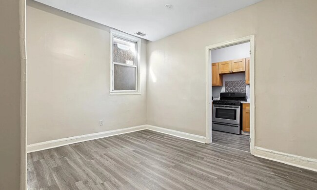 Building Photo - 255X W Lombard St