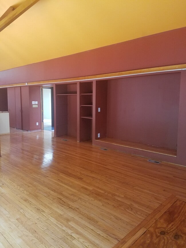 Building Photo - Single Family Home within walking distance to Quinnipiac