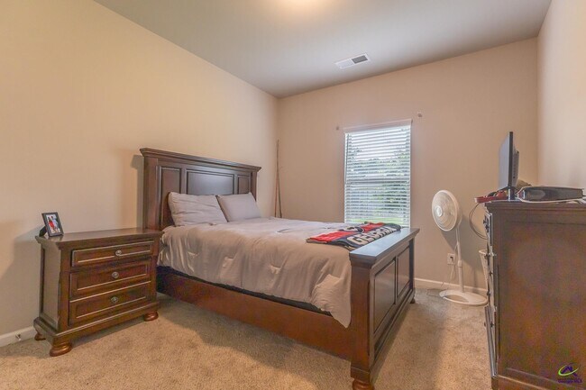 Building Photo - 202 Warhawk Dr