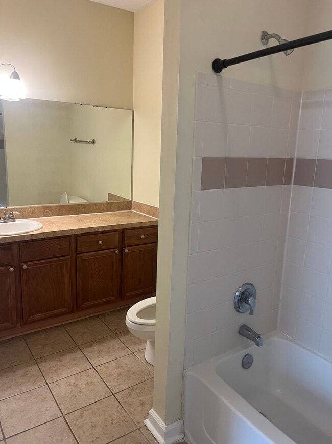 Building Photo - Available now. Great 2 BR unit in The Concord!