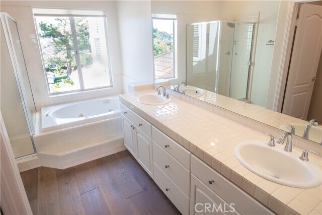 Building Photo - 10 Siena