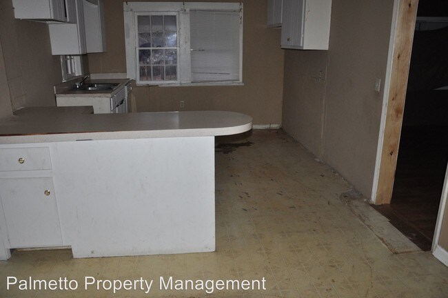 Building Photo - 1265 Wayside Rd NE