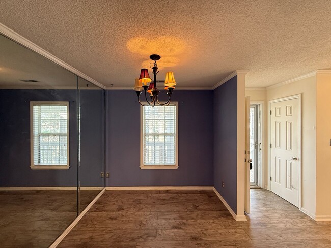 Building Photo - 671 Balfour Rd