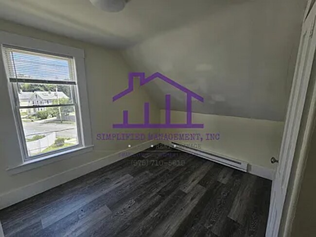 Building Photo - 5-Bedroom, 1-bathroom Unit available in Dover, NH!