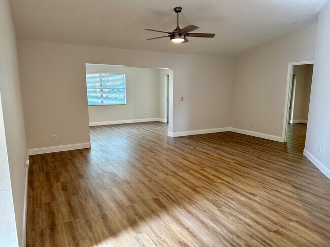 Building Photo - 124 Stillwater Cir