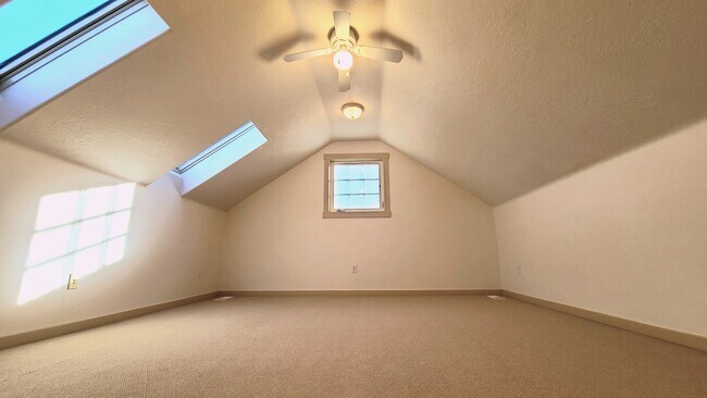 Building Photo - 2130 Strauss Ct E