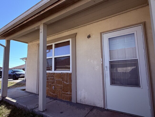 Building Photo - 3BR/Ba duplex in Branson West