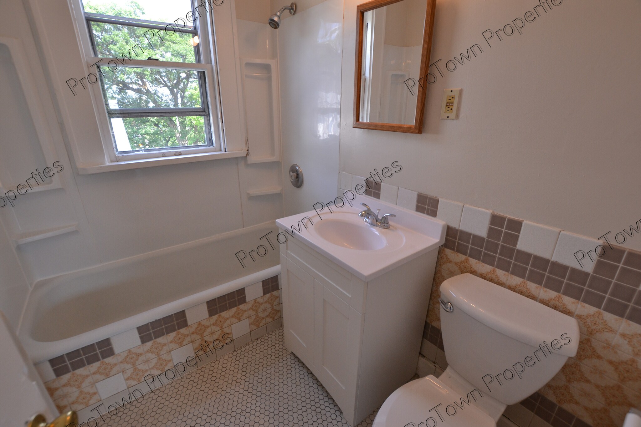 Building Photo - 511 W Jefferson St