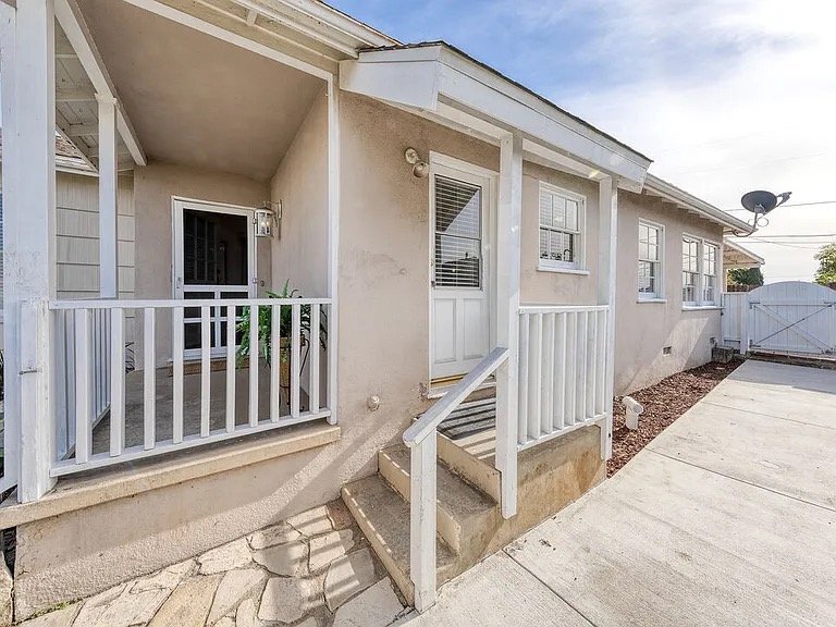 Building Photo - 10746 Cranks Rd