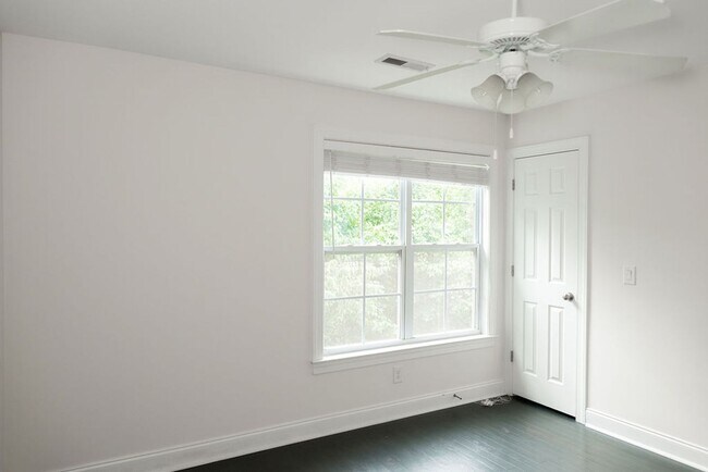 Building Photo - 4988 Wyngate Village Dr