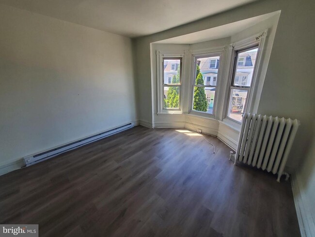 Building Photo - 1027 Mulberry St