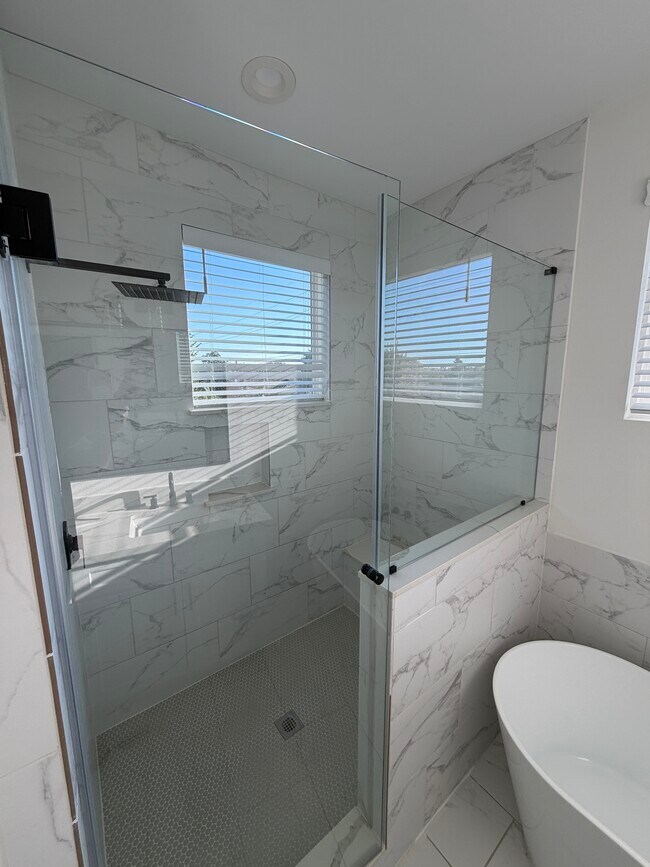 Building Photo - 3038 Live Oak St