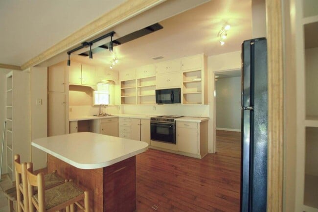 Building Photo - 2611 28th St