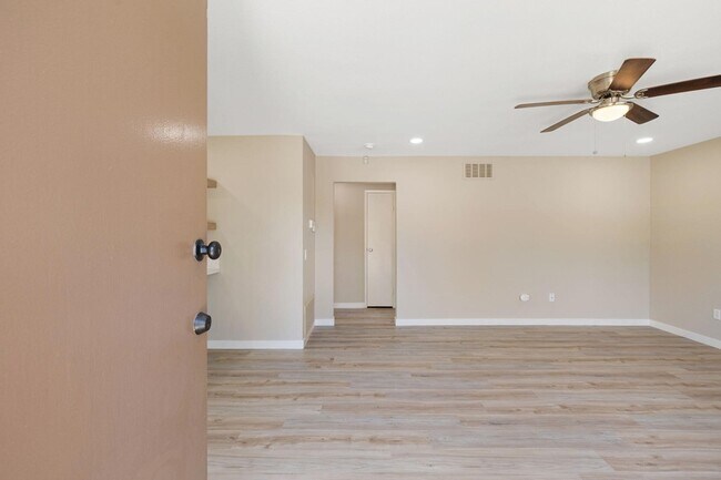 Building Photo - 46869 CA-74