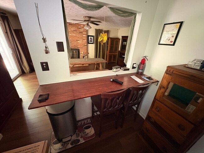 Building Photo - Charming 3 bed/2 bath Eastside Ranch w/ Potential early move in!