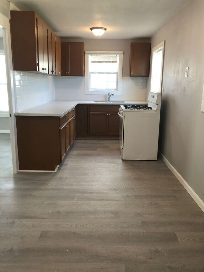 Building Photo - Gorgeous all renovated Home in Freeport, TX!