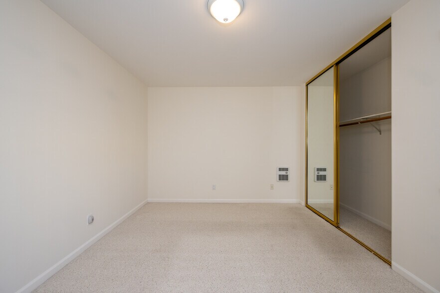 Building Photo - 1701 Judah St