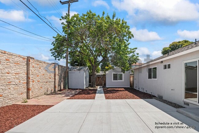 Building Photo - 1723 Laine Ave