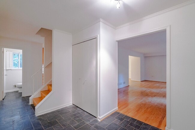 Building Photo - Fabulous 4 Bed 2.5 Bath Colonial With Pati...