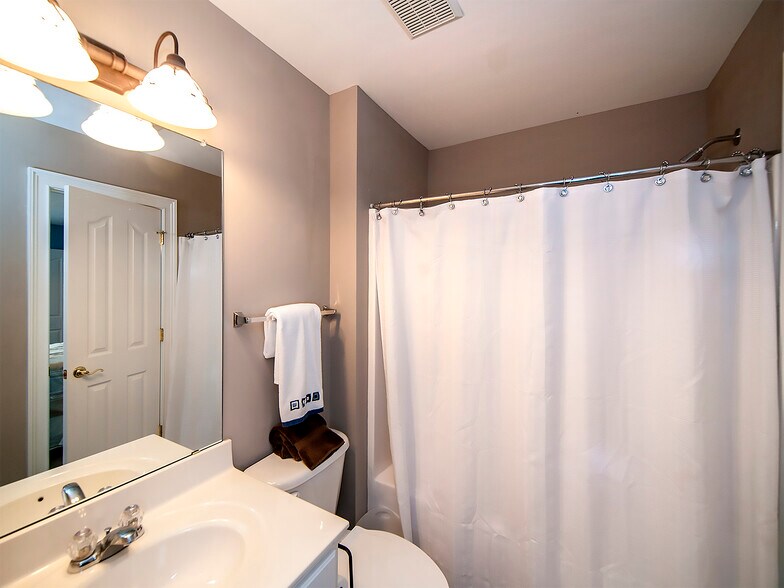 Building Photo - 7819 Chaddsley Dr