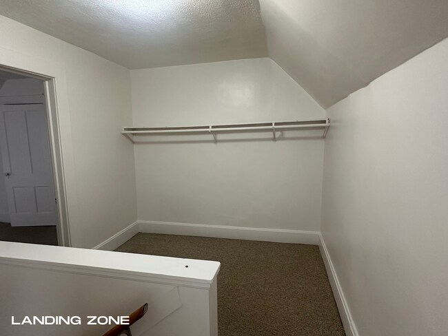 Building Photo - 1904