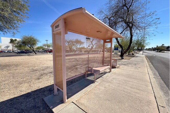 Building Photo - 3Bed/2.5Bath Townhouse at 7th St/Hatcher! Move-In Ready on 04/09/2026! -- NO HOA! ALL TILE FLOORING!