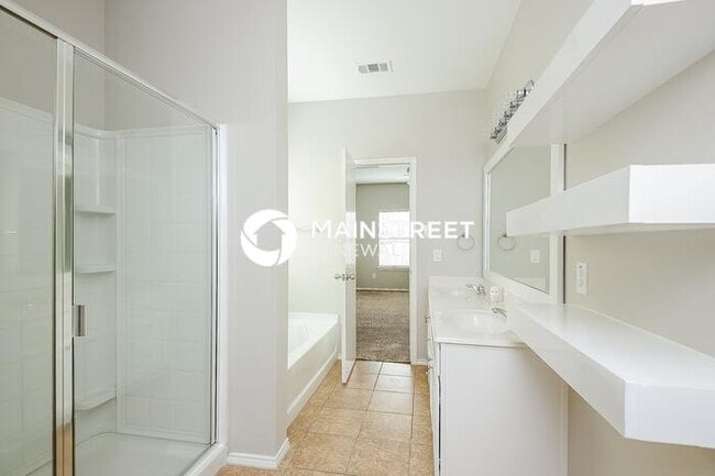 Building Photo - 4 Bedroom Pet-Friendly Home in Burleson, T...