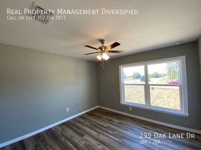 Building Photo - 299 Oak Ln Dr