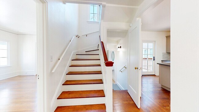 Building Photo - Stunning 4 Bedroom Home In Sought After Pi...