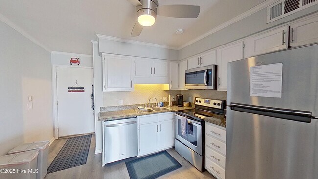 Building Photo - 1404 Canal Dr
