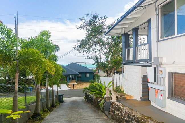 Building Photo - Lulani Ocean (Kaneohe) Single family home:...