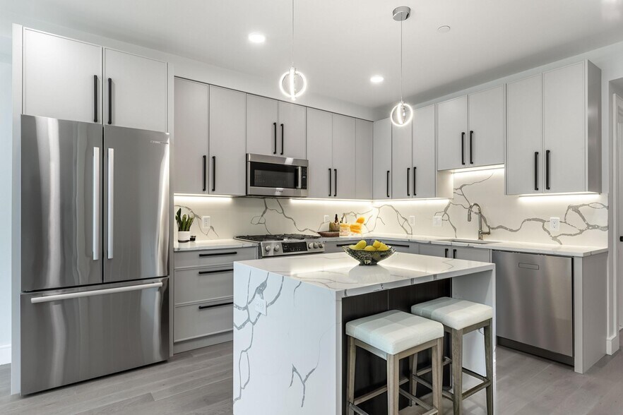 Building Photo - 169 Newbury St