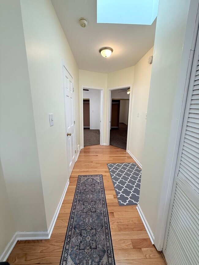 Building Photo - 3643 S Hamilton Ave