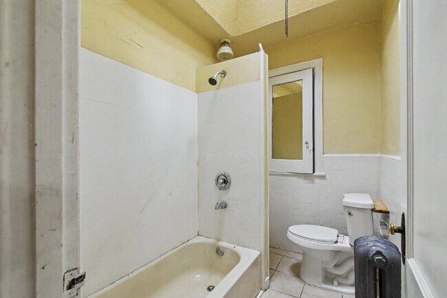 Building Photo - 5335 Willows Ave