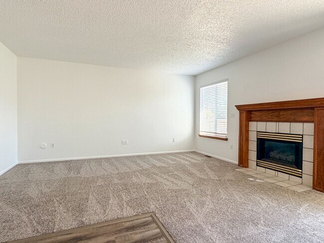 Building Photo - Single-Family Home in Littleton!