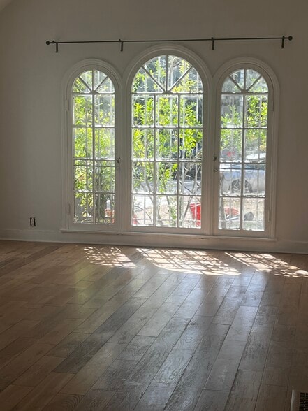 Building Photo - 1224 S Hudson Ave