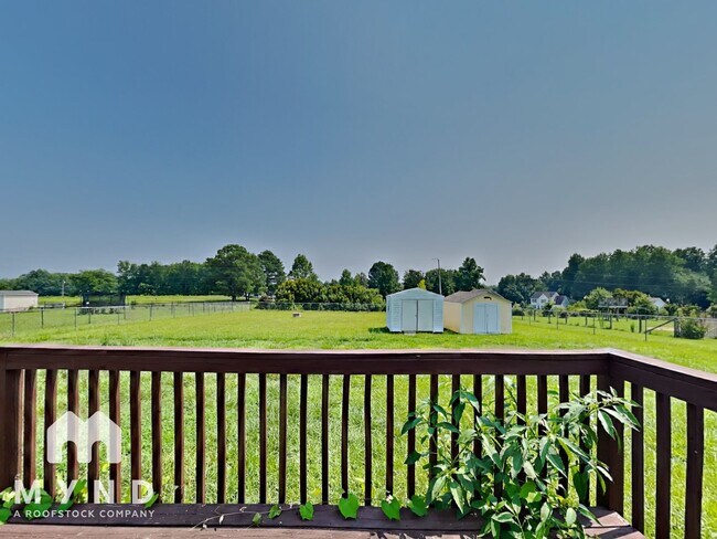 Building Photo - 173 Rose Ct