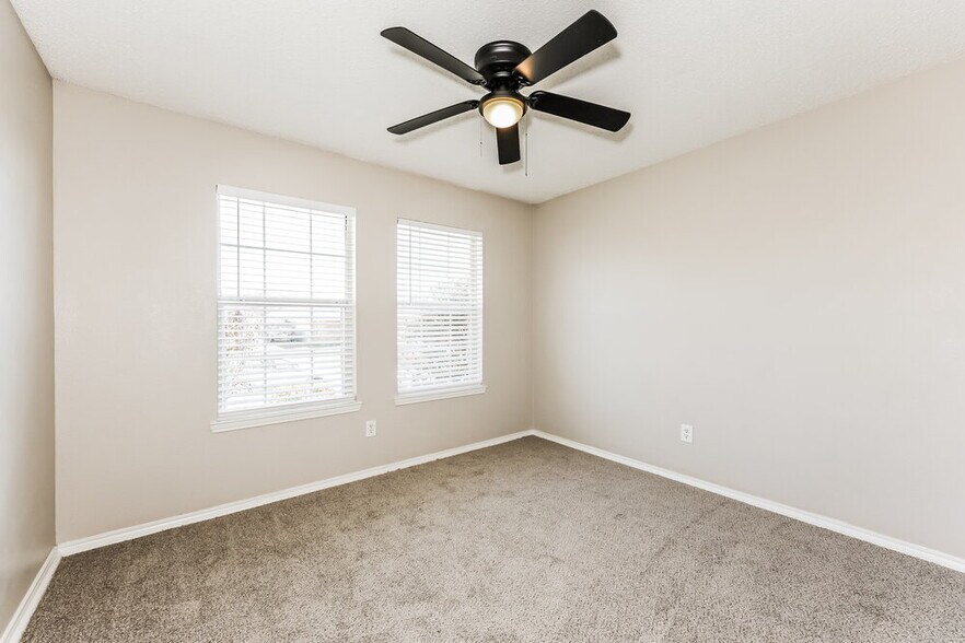 Building Photo - 833 Beaver Creek Dr