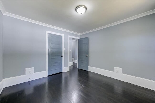 Building Photo - 2325 Elmwood Cir SE