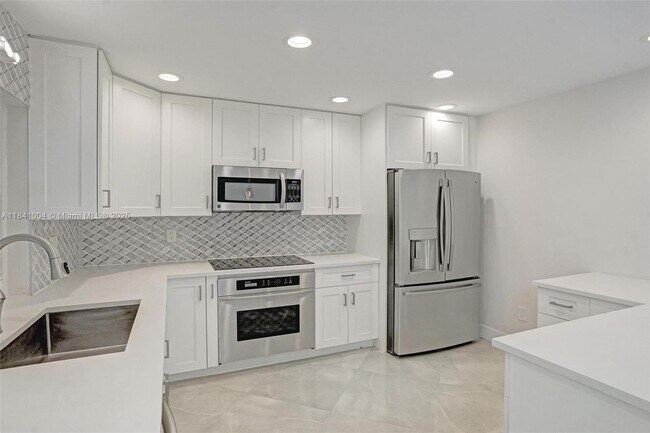 Building Photo - 7425 Silver Woods Ct