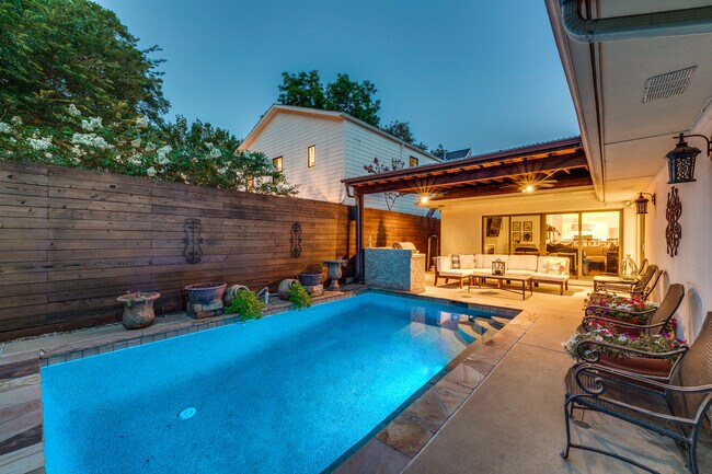 Building Photo - 5819 Belmont Ave