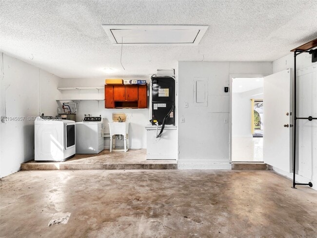 Building Photo - 10251 NW 39th Ct